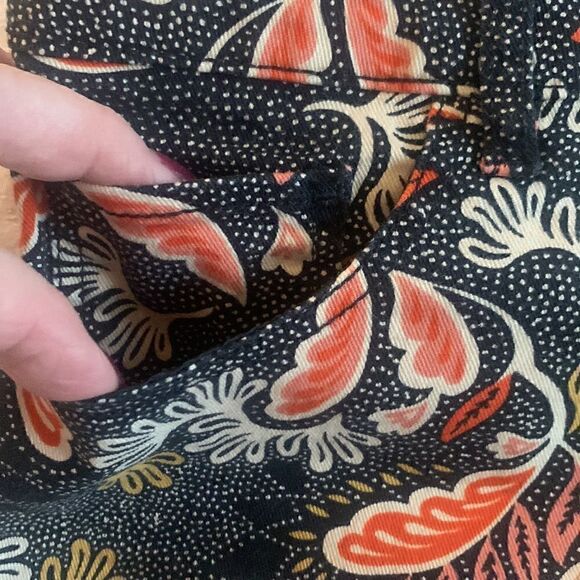 H&M Shorts Womens Black Floral Cuffed Size 4 - Picture 6 of 10